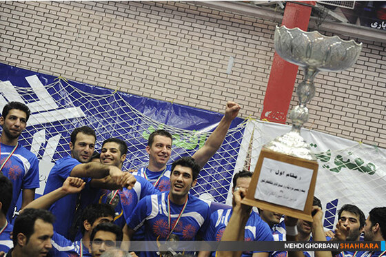 جشن قهرمانی ثامن الحجج مشهد در لیگ برتر هندبال