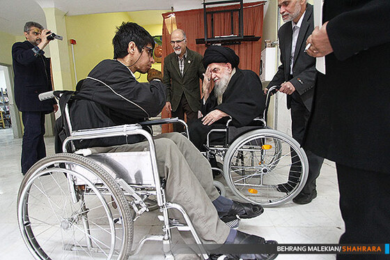 بازدیدآیت الله زنجانی از مرکز توان یابان 