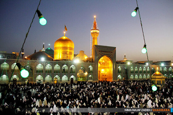 حرم رضوی در شب مبعث