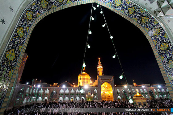 حرم رضوی در شب مبعث