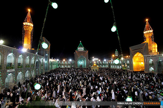 حرم رضوی در شب مبعث