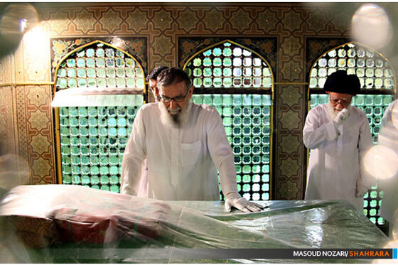 غبارروبی مضجع منور رضوی