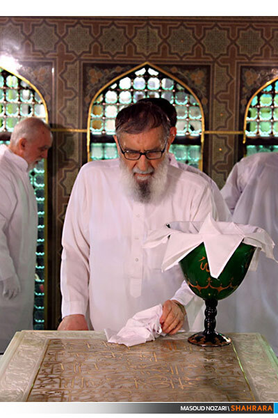 غبارروبی مضجع منور رضوی