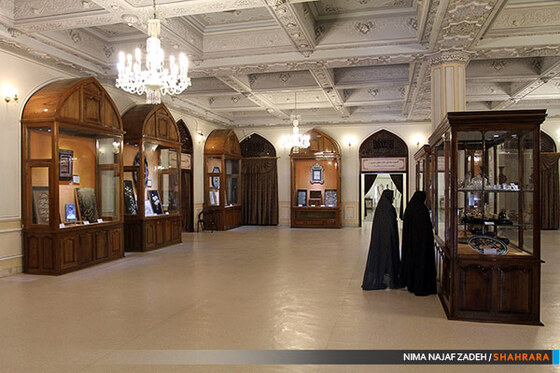 گنجینه هدایای مقام معظم رهبری به موزه آستان قدس