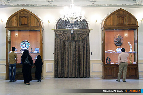 گنجینه هدایای مقام معظم رهبری به موزه آستان قدس