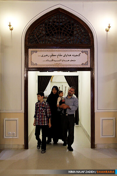 گنجینه هدایای مقام معظم رهبری به موزه آستان قدس
