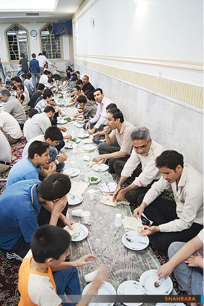 افطاری در مسجد المنتظر محله شاهد