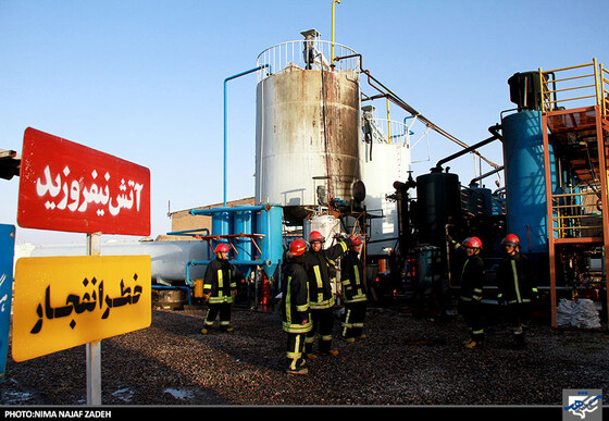 آتش سوزی در کارخانه تولید قیر
