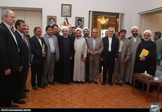 عکس یادگاری نمایندگان خراسان در مجلس با حسن روحانی رییس جمهور