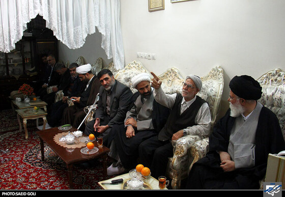 دیدار امام جمعه مشهد با خانواده شهدا