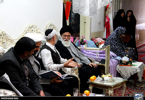 دیدار امام جمعه مشهد با خانواده شهدا