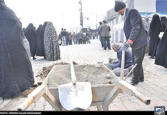 شلوغی هفته آینده مشهد، نیروهای خدماتی را واداشته حتی میان رفت و آمد. هیئت های عزاداری، بهسازی پیاده رو را انجام دهند!