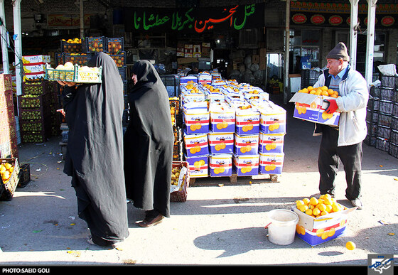 بازار میوه در آستانه شب یلدا