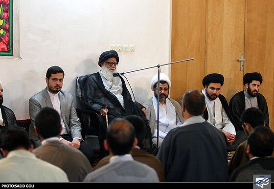 مراسم عمامه گذای طلاب خراسانی توسط آیت الله مرتضوی