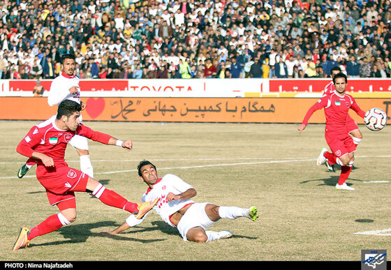  دیدار تیم‌های فوتبال پدیده مشهد و پرسپولیس 