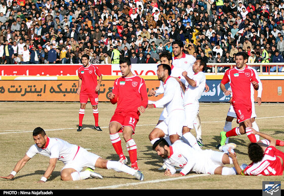  دیدار تیم‌های فوتبال پدیده مشهد و پرسپولیس 