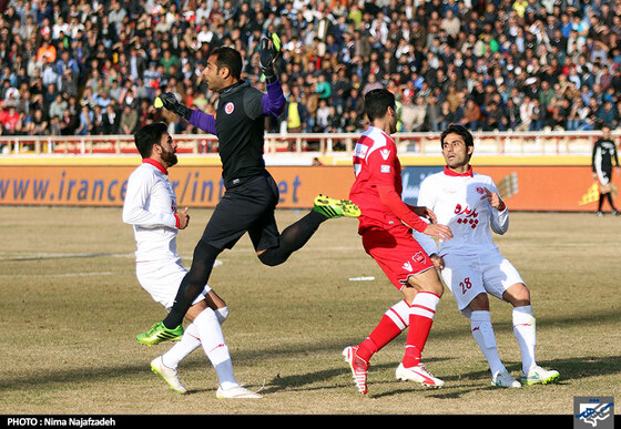  دیدار تیم‌های فوتبال پدیده مشهد و پرسپولیس