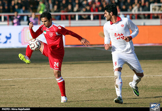  دیدار تیم‌های فوتبال پدیده مشهد و پرسپولیس 
