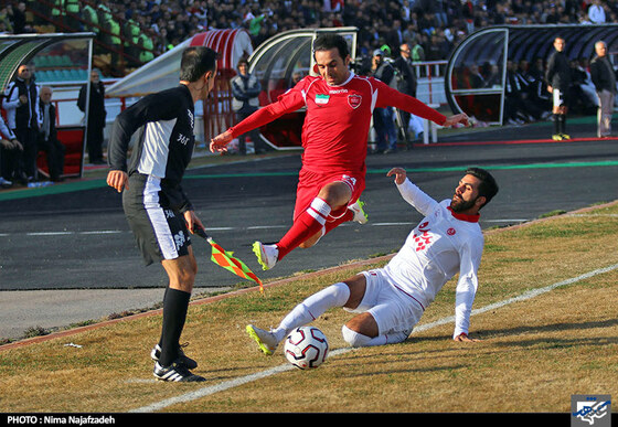  دیدار تیم‌های فوتبال پدیده مشهد و پرسپولیس