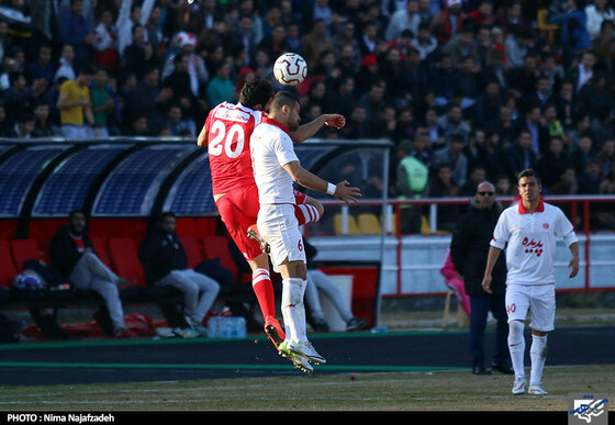  دیدار تیم‌های فوتبال پدیده مشهد و پرسپولیس 