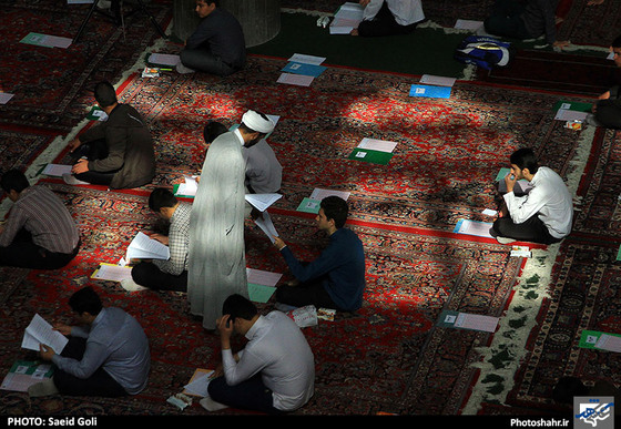 گزارش تصویری  | آزمون ورودی حوزه های علمیه خراسان | عکاس : سعید گلی