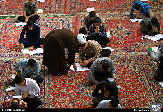 گزارش تصویری  | آزمون ورودی حوزه های علمیه خراسان | عکاس : سعید گلی