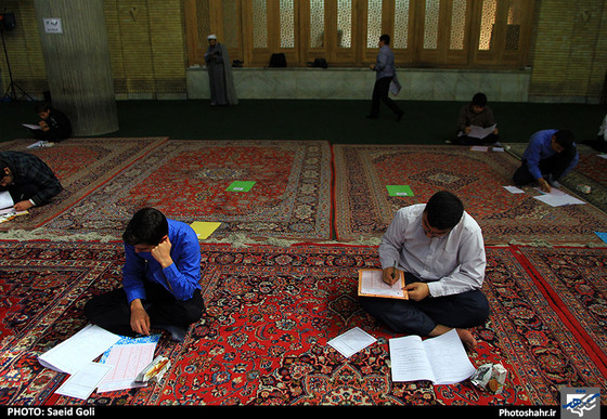 گزارش تصویری  | آزمون ورودی حوزه های علمیه خراسان | عکاس : سعید گلی