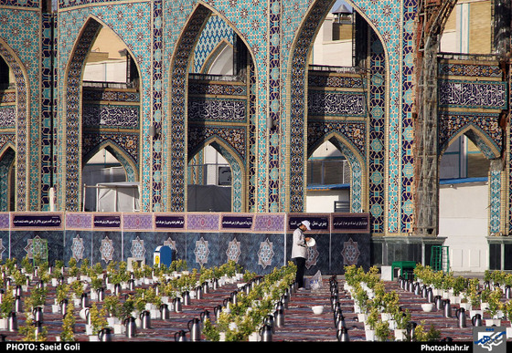گزارش تصویری | ضیافت افطاری در حرم مطهر امام رضا (ع) | عکس : سعید گلی/ شهرآرا