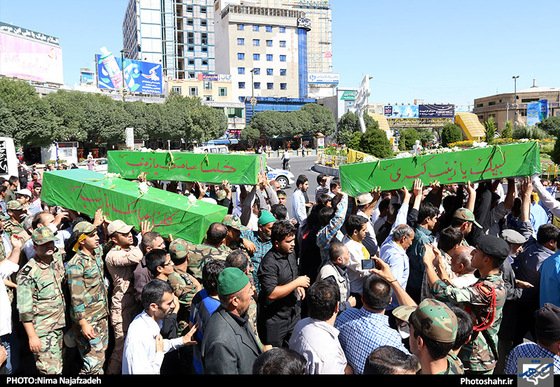 گزارش تصویری | مراسم تشییع 5 شهید مدافع حرم در مشهد | عکس: نیما نجف زاده/شهرآرا