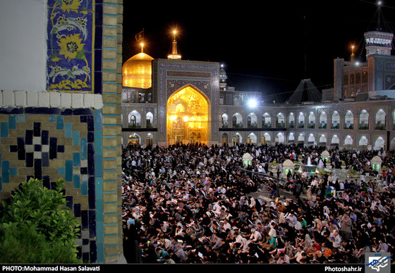گزارش تصویری |  مراسم احیای شب نوزدهم ماه رمضان در حرم رضوی | عکس محمد حسن صلواتی/شهرآرا