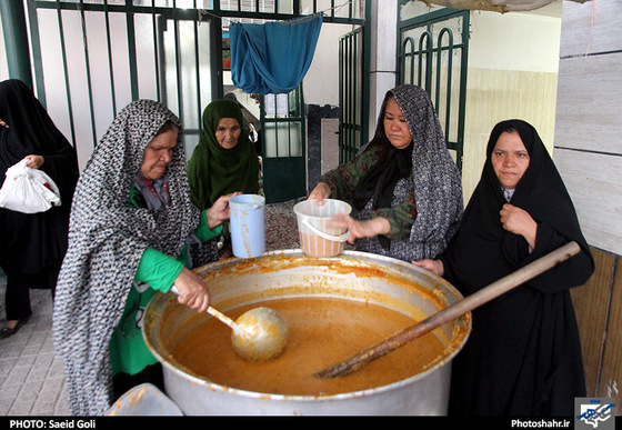 گزارش تصویری |سفره های افطاری ساده در محله های مشهد | عکس : سعید گلی 