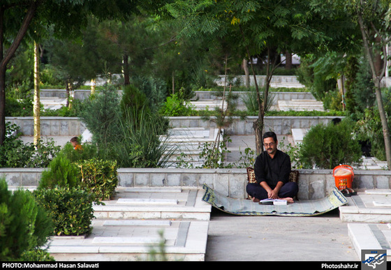 گزارش تصویری |سفره های افطاری ساده در گلزار شهدای بهشت رضا (علیه السلام) | عکس : محمد حسن صلواتی