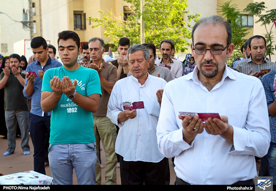 گزارش تصویری| نماز عید فطر در خیابان های شهر مشهد | عکس:نیما نجف زاده /شهرآرا