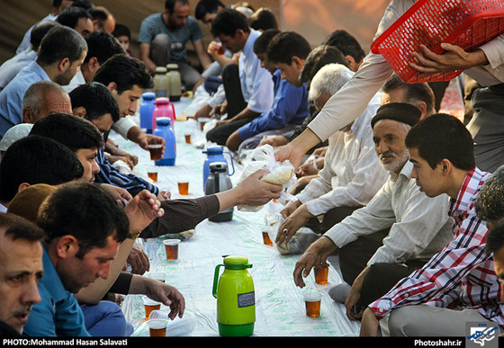 گزارش تصویری| نماز عید فطر در خیابان های شهر مشهد | عکس:محمد حسن صلواتی /شهرآرا