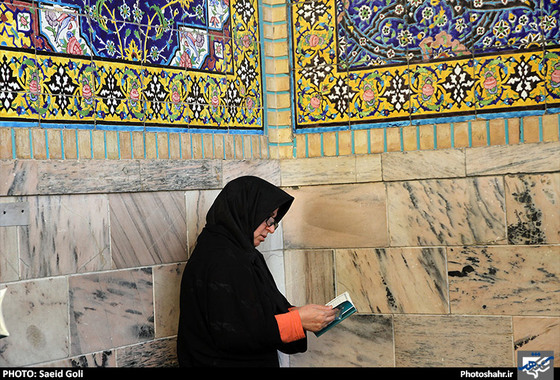 گزارش تصویری  | مراسم معنوی دعای عرفه در حرم رضوی | عکس : سعید گلی /شهرآرا