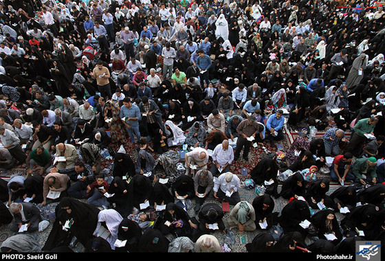 گزارش تصویری  | مراسم معنوی دعای عرفه در حرم رضوی | عکس : سعید گلی /شهرآرا