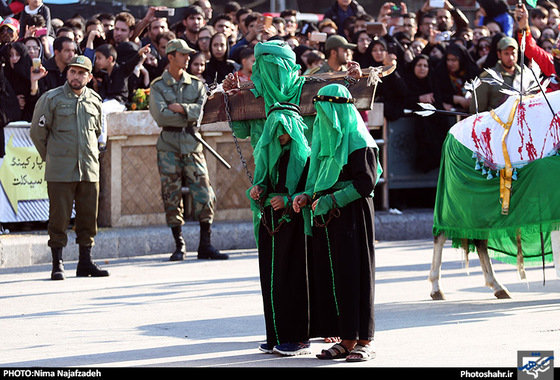 گزارش تصویری | مراسم خیمه سوزان عصر عاشورا در مشهد | عکس : نیما نجف زاده /شهرآرا