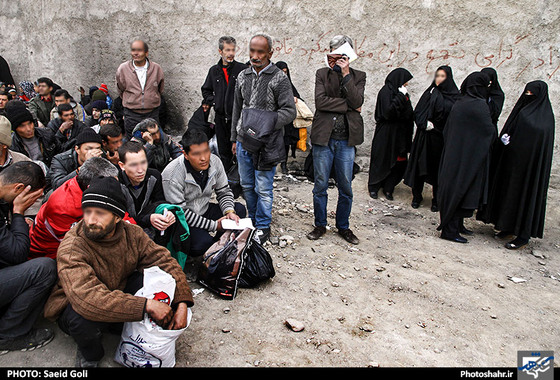 گزارش تصویری | جمع آوری معتادان پر خطر در مشهد | عکس : سعید گلی / شهرآرا