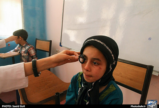 گزارش تصویری | غربالگری پزشکی کودکان حاشیه شهر مشهد توسط دانشجویان پزشکی | عکس : سعید گلی /شهرآرا