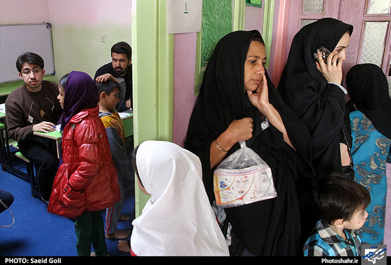 گزارش تصویری | غربالگری پزشکی کودکان حاشیه شهر مشهد توسط دانشجویان پزشکی | عکس : سعید گلی /شهرآرا