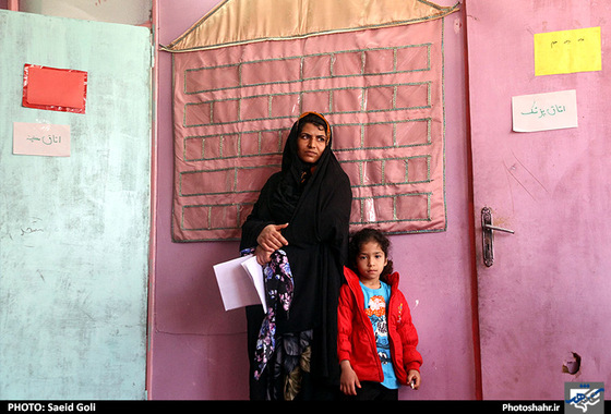 گزارش تصویری | غربالگری پزشکی کودکان حاشیه شهر مشهد توسط دانشجویان پزشکی | عکس : سعید گلی /شهرآرا