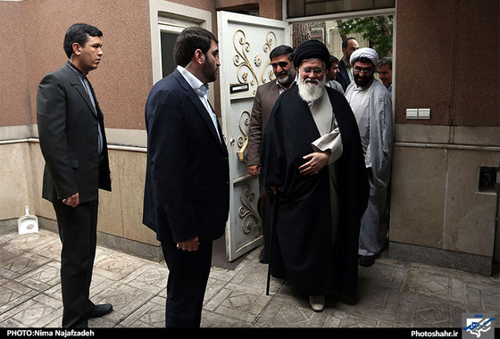 گزارش تصویری | دیدار آیت الله علم الهدی با خانواده جانبازان | عکاس : نیمانجف زاده /شهرآرا