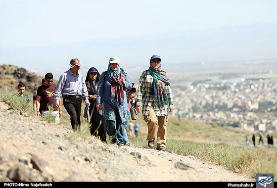 گزارش تصویری همایش کوهپیمایی خانوادگی در کوهستان پارک خورشید عکاس نیما نجف زاده شهرآرا