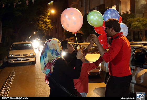 گزارش تصویری |  حال و هوای مشهد در شب نیمه شعبان | عکاس : نیما نجف زاده /شهرآرا