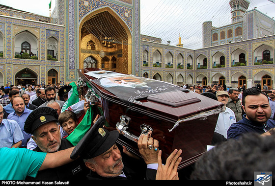گزارش تصویری | اقامه ی نماز بر پیکر استاد حمید سبزواری در حرم رضوی | عکاس: محمد حسن صلواتی /شهرآرا