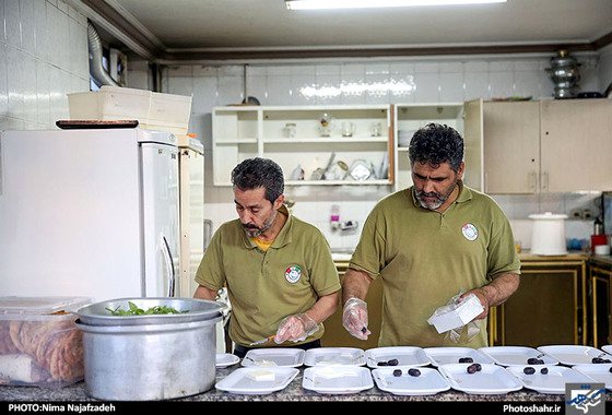 گزارش تصویری | افطار با آتش نشانان | عکاس: نیما نجف زاده / شهرآرا