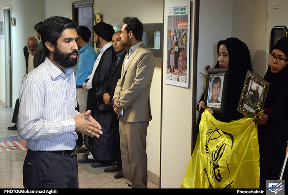 گزارش تصویری بازدید خانواده شهدای مدافع حرم و مسئولان استانی و شهری به مناسبت روز خبرنگار از تحریریه شهرآرا