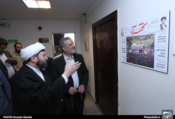 گزارش تصویری بازدید خانواده شهدای مدافع حرم و مسئولان استانی و شهری به مناسبت روز خبرنگار از تحریریه شهرآرا
