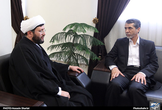 گزارش تصویری بازدید خانواده شهدای مدافع حرم و مسئولان استانی و شهری به مناسبت روز خبرنگار از تحریریه شهرآرا