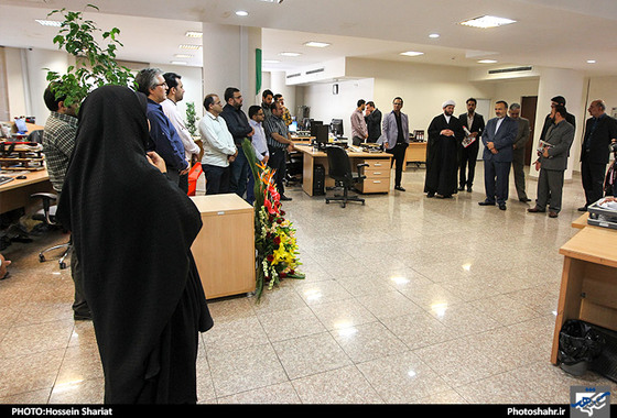 گزارش تصویری بازدید خانواده شهدای مدافع حرم و مسئولان استانی و شهری به مناسبت روز خبرنگار از تحریریه شهرآرا